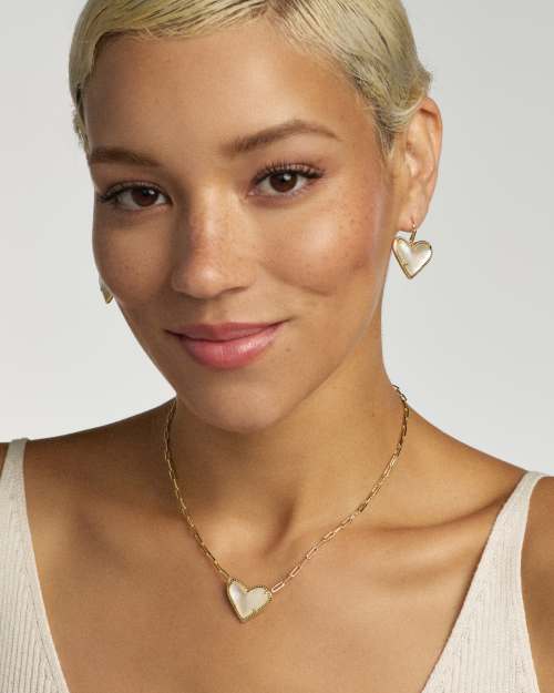Ari Heart Statement Short Pendant Necklace