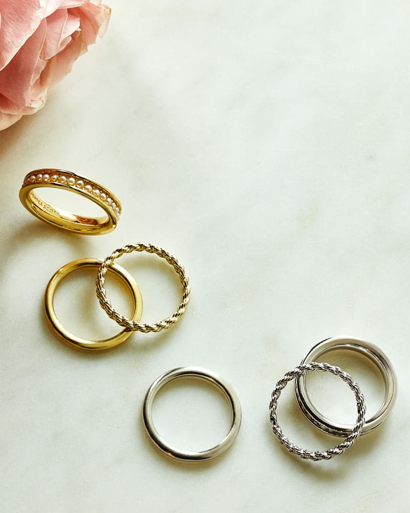 Arya Silver Ring Set In White Pearl