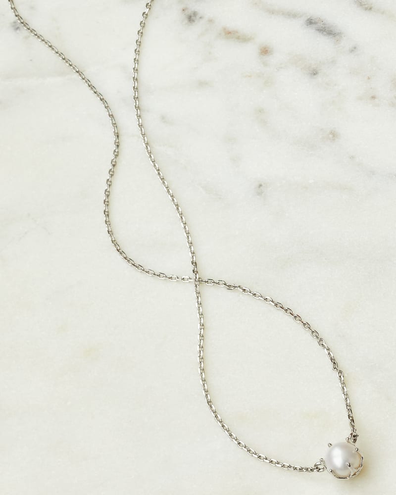  Arya Silver Pendant Necklace In White Pearl
