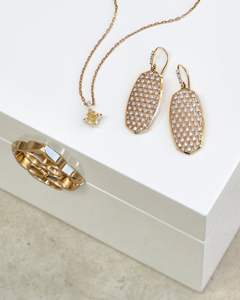  20th Anniversary Dira 14k Yellow Gold Cushion Cut Pendant Necklace In Yellow Lab Grown Diamond