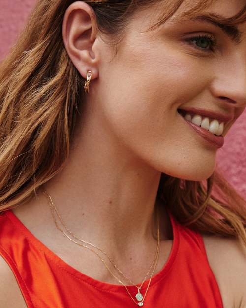  Marisa Oval Solitaire Pendant Necklace