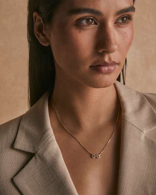  Beau Short Pendant Necklace