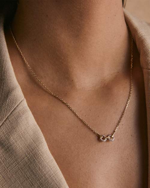  Beau Short Pendant Necklace
