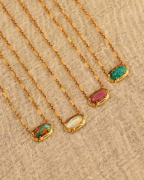  Elisa Etch Frame Short Pendant Necklace