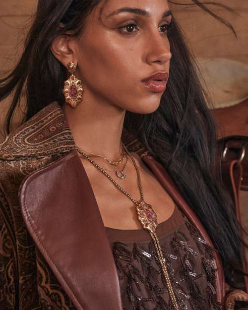  Noble Horseshoe Short Pendant Necklace