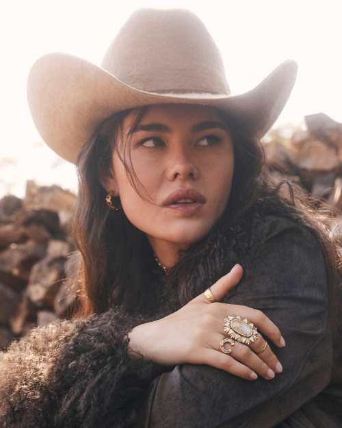  Noble Horseshoe Statement Ring